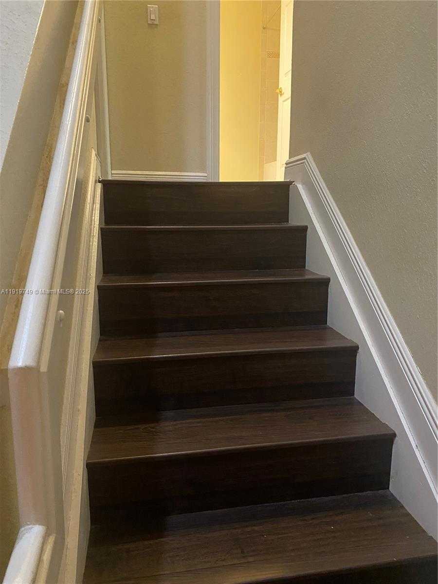 Small Image of Miramar Number 17