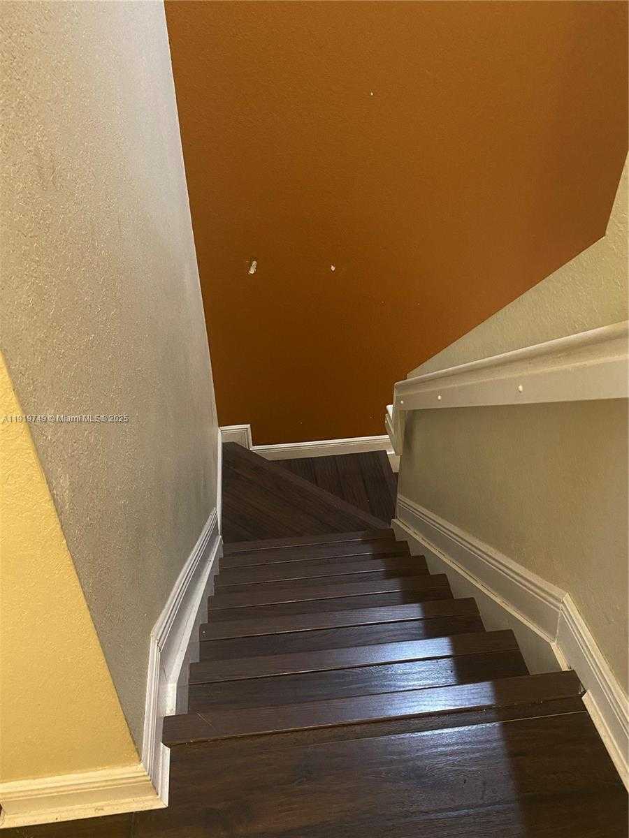 Small Image of Miramar Number 18