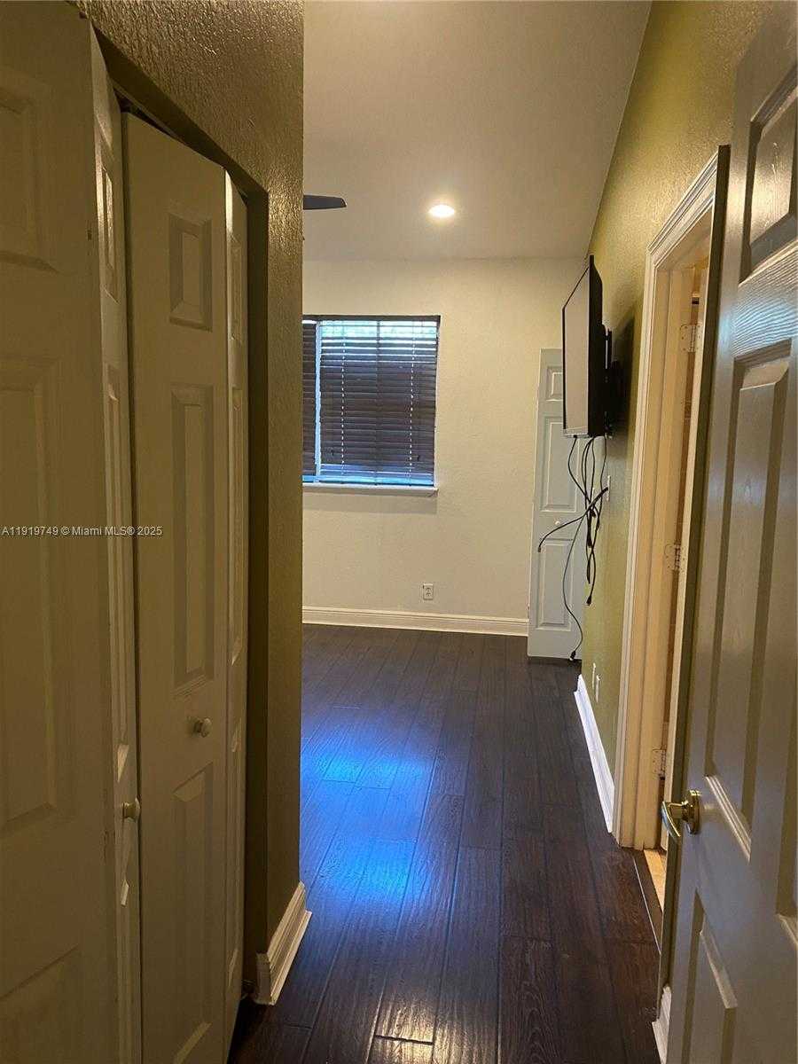 Small Image of Miramar Number 19