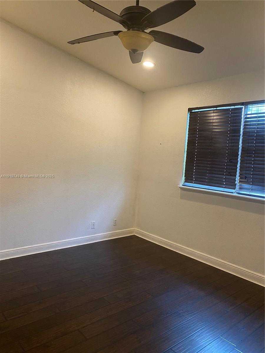 Small Image of Miramar Number 24