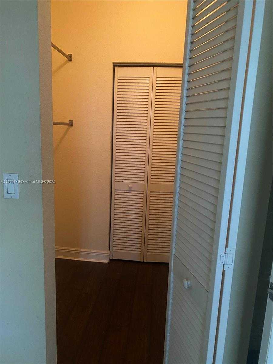 Small Image of Miramar Number 26