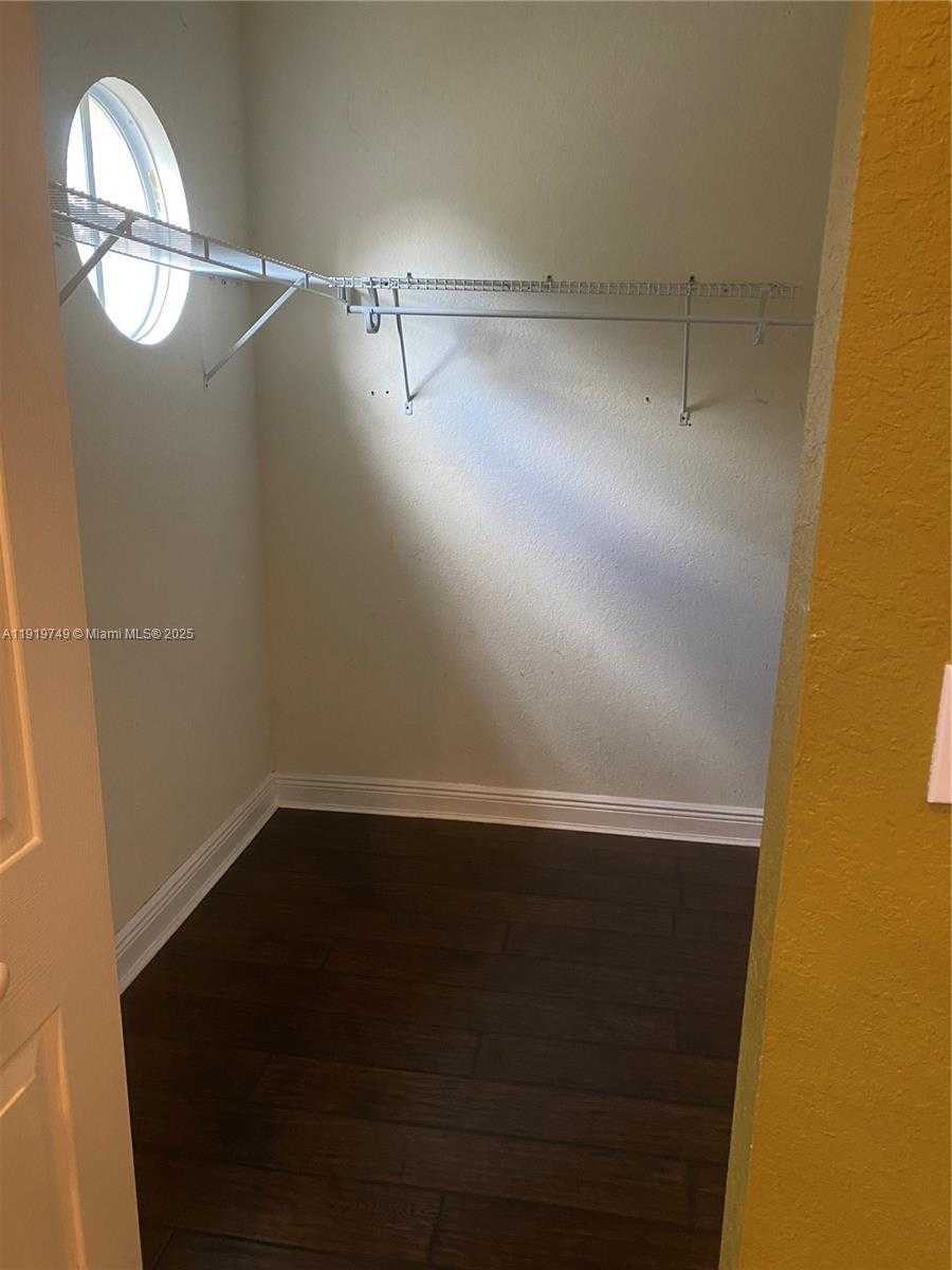 Small Image of Miramar Number 27