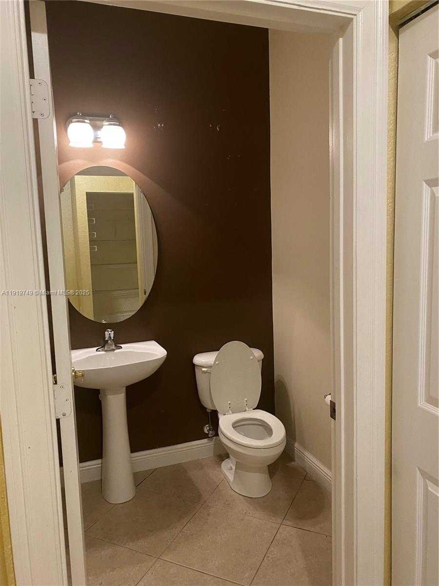 Small Image of Miramar Number 33