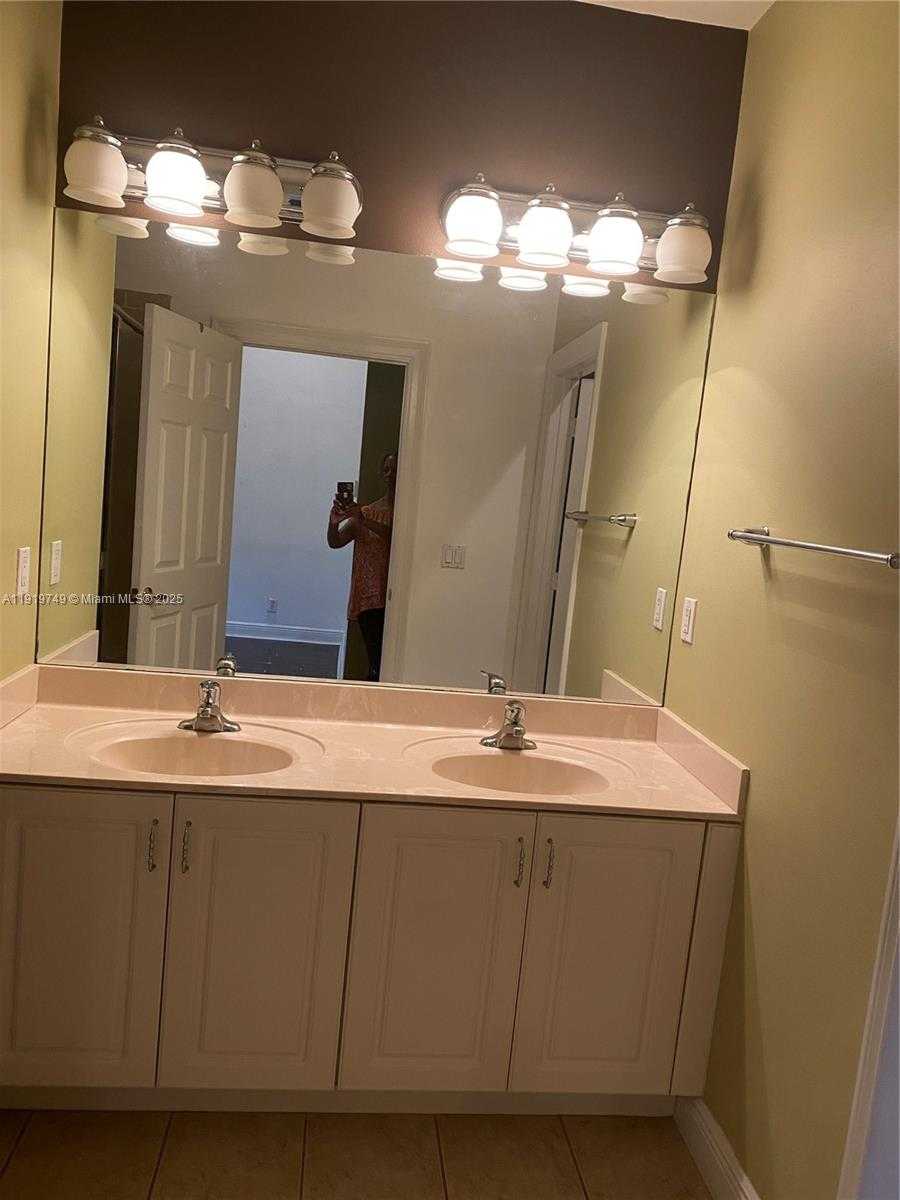 Small Image of Miramar Number 35