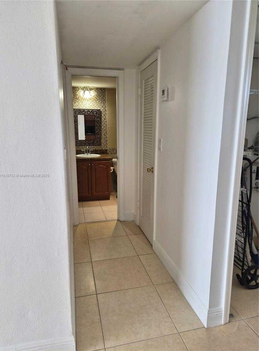 Small Image of 2910 POINT EAST DR #M610, Aventura Number 16