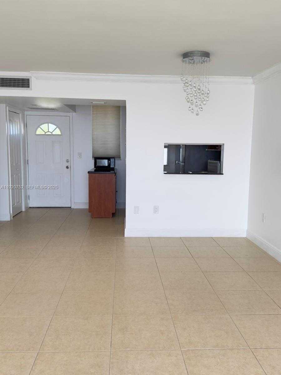 Small Image of 2910 POINT EAST DR #M610, Aventura Number 18