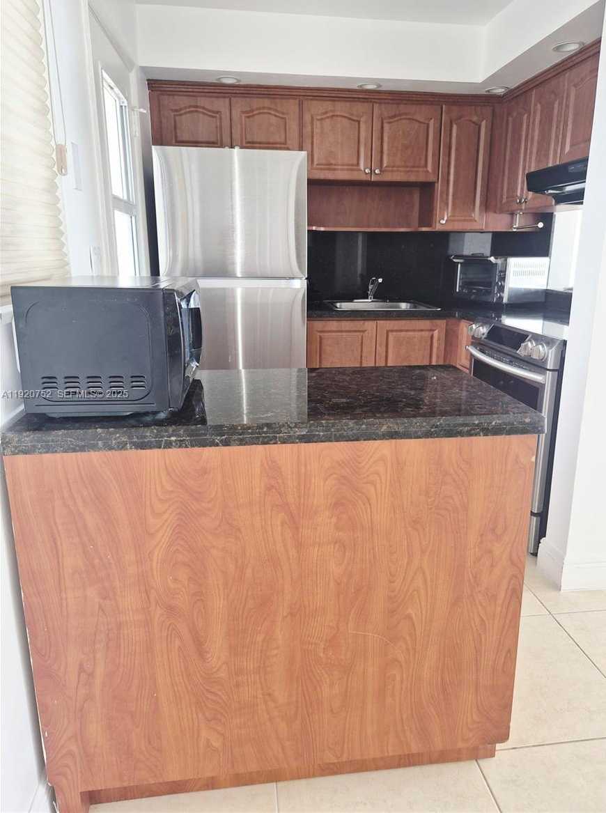 Small Image of 2910 POINT EAST DR #M610, Aventura Number 21