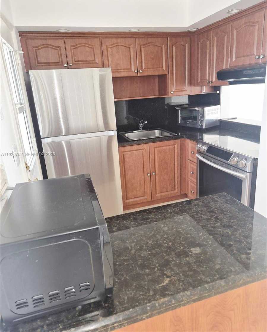 Small Image of 2910 POINT EAST DR #M610, Aventura Number 22