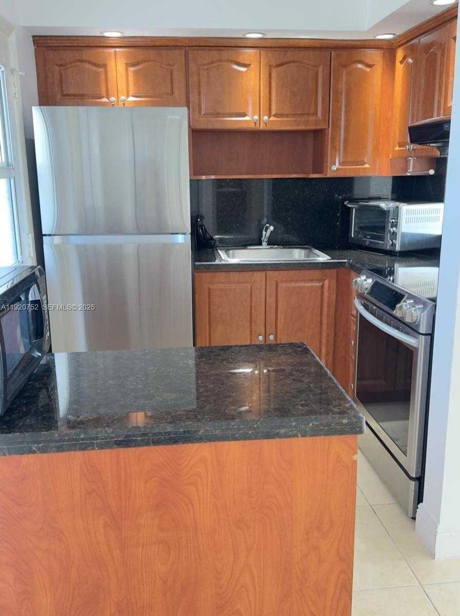 Small Image of 2910 POINT EAST DR #M610, Aventura Number 23