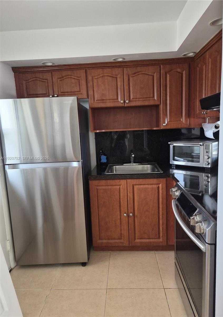 Small Image of 2910 POINT EAST DR #M610, Aventura Number 24