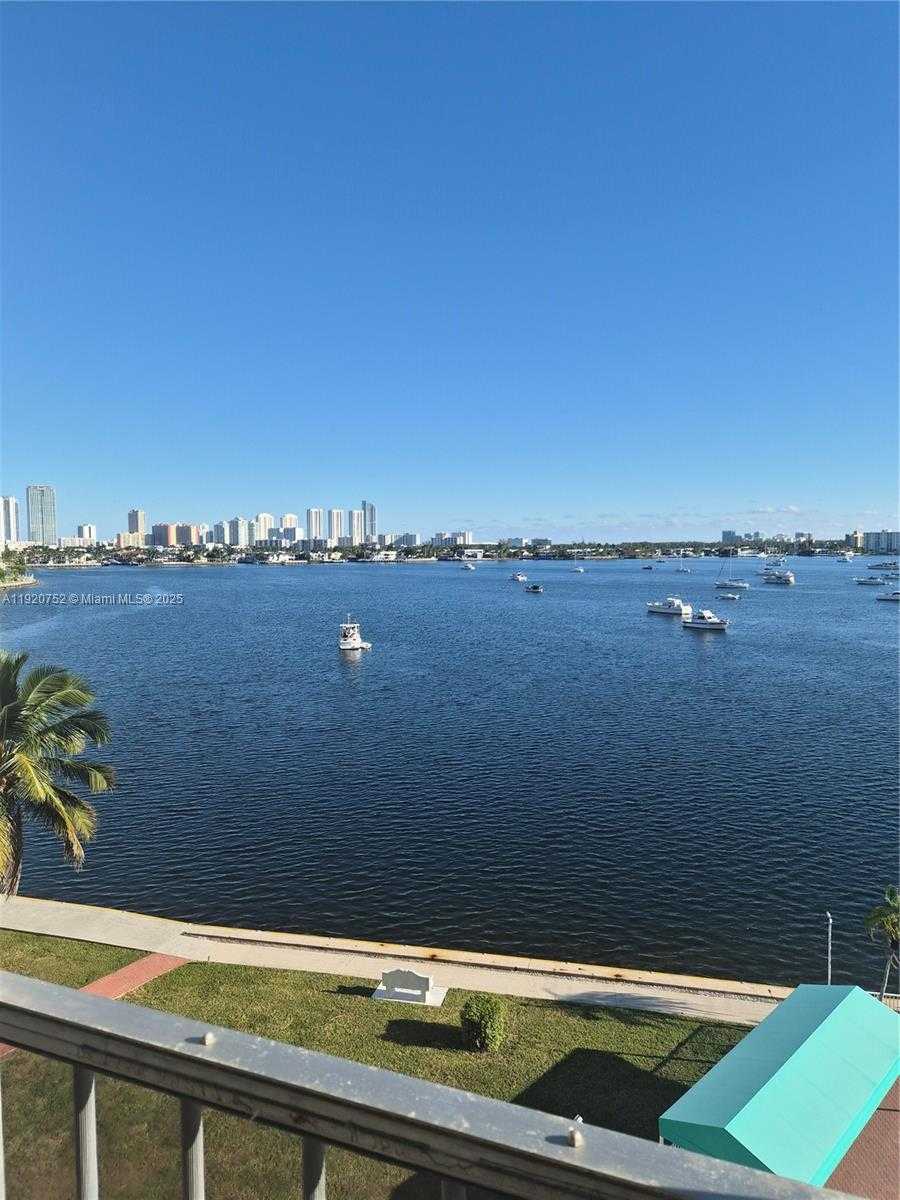 Small Image of 2910 POINT EAST DR #M610, Aventura Number 3