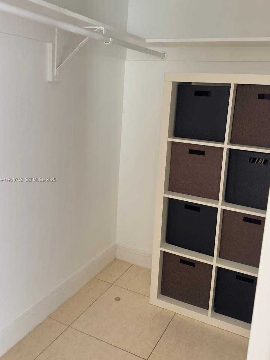 Small Image of 2910 POINT EAST DR #M610, Aventura Number 35