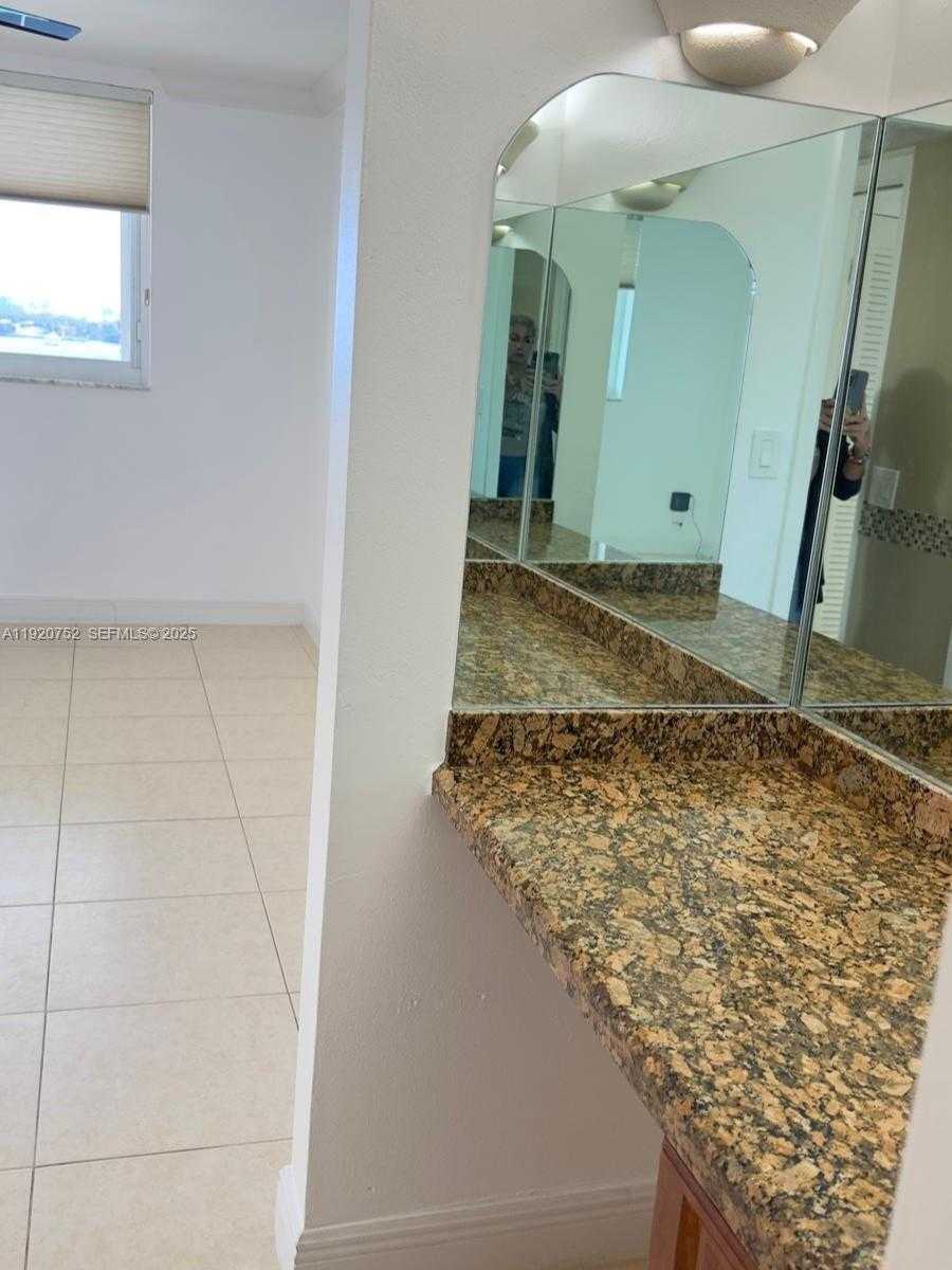 Small Image of 2910 POINT EAST DR #M610, Aventura Number 38