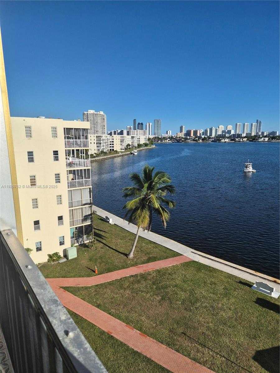 Small Image of 2910 POINT EAST DR #M610, Aventura Number 4