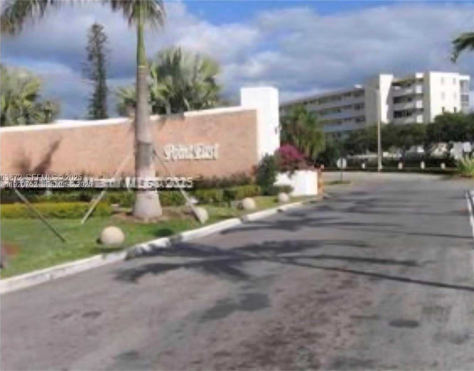 Small Image of 2910 POINT EAST DR #M610, Aventura Number 54