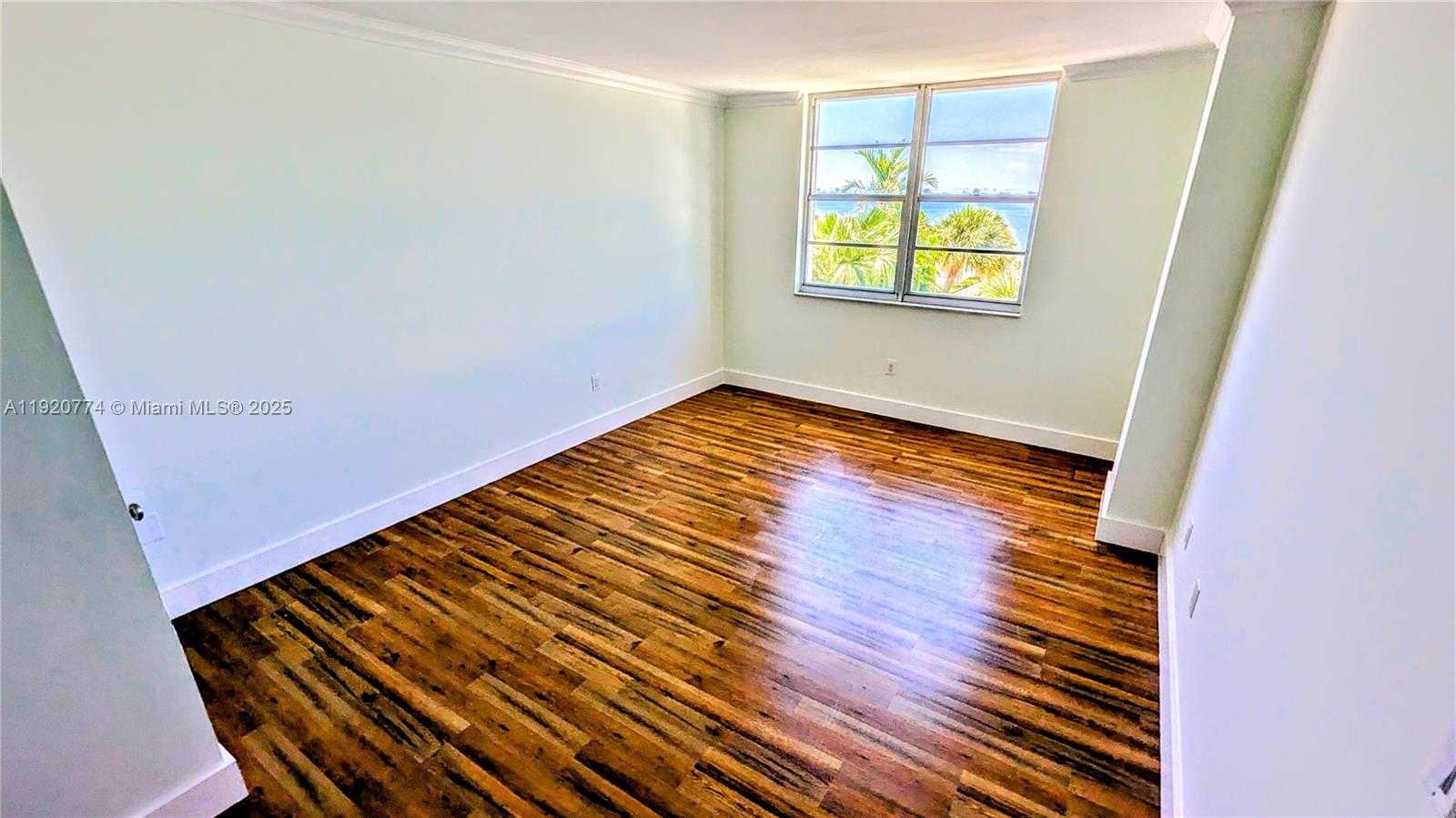 Small Image of 300 BAYVIEW DR #206, Sunny Isles Beach Number 10