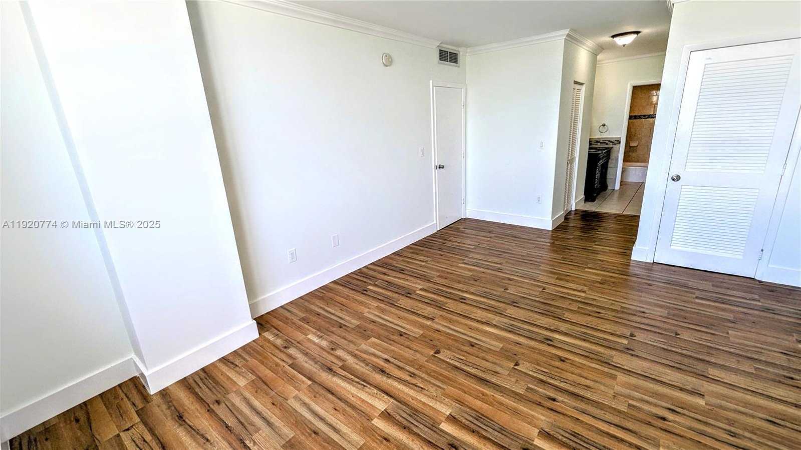 Small Image of 300 BAYVIEW DR #206, Sunny Isles Beach Number 11