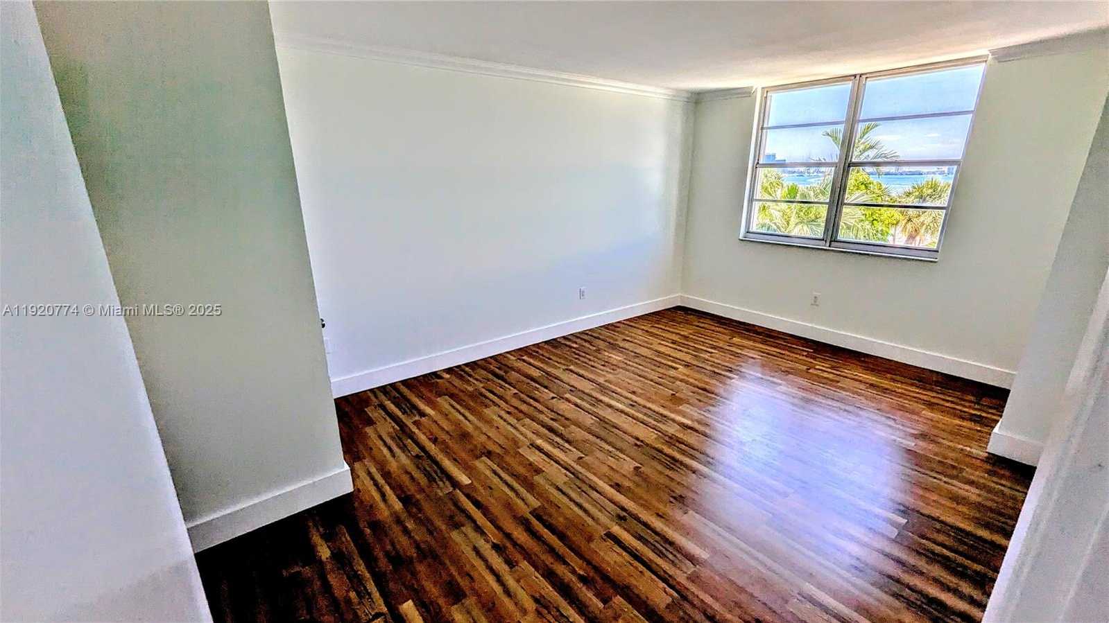 Small Image of 300 BAYVIEW DR #206, Sunny Isles Beach Number 12