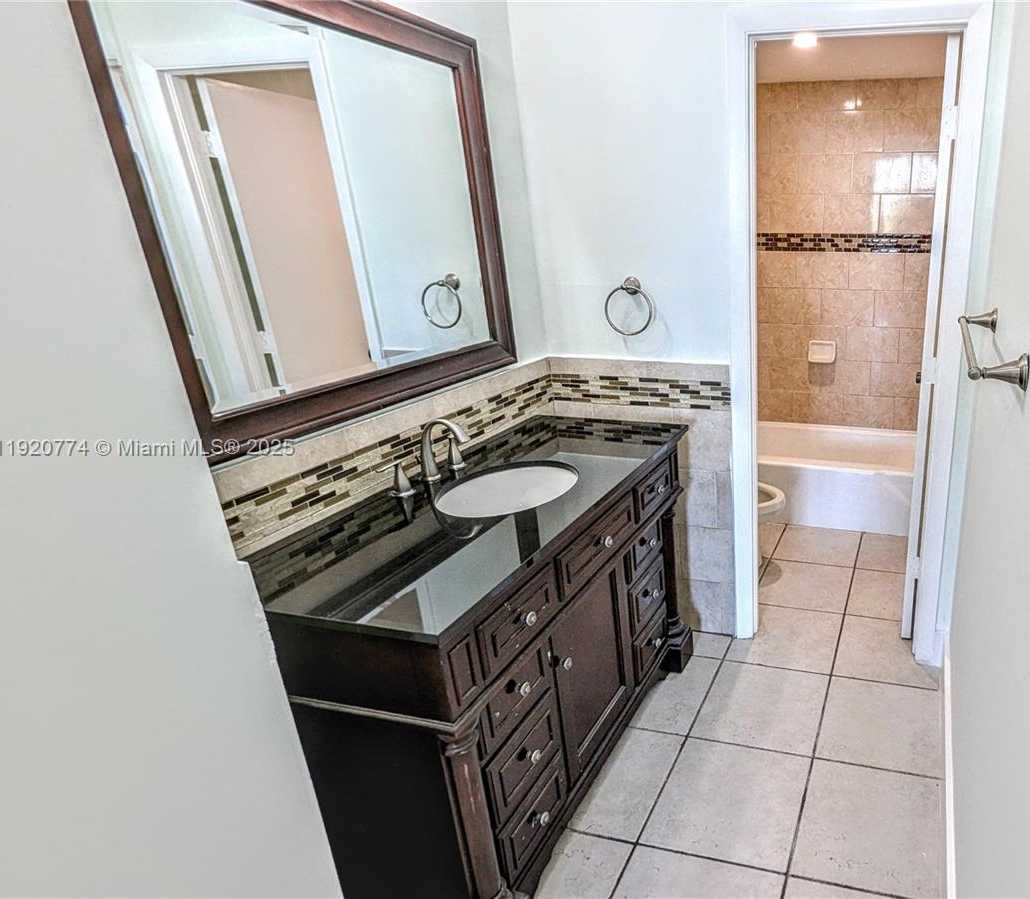 Small Image of 300 BAYVIEW DR #206, Sunny Isles Beach Number 13