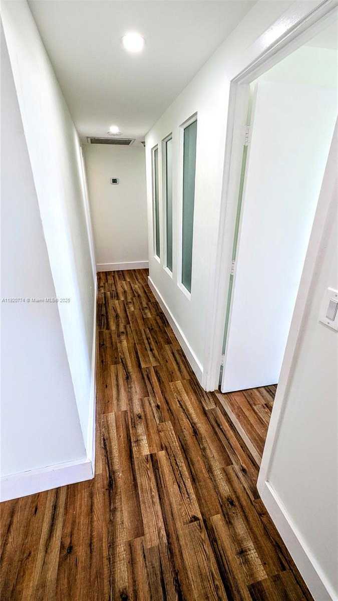 Small Image of 300 BAYVIEW DR #206, Sunny Isles Beach Number 14