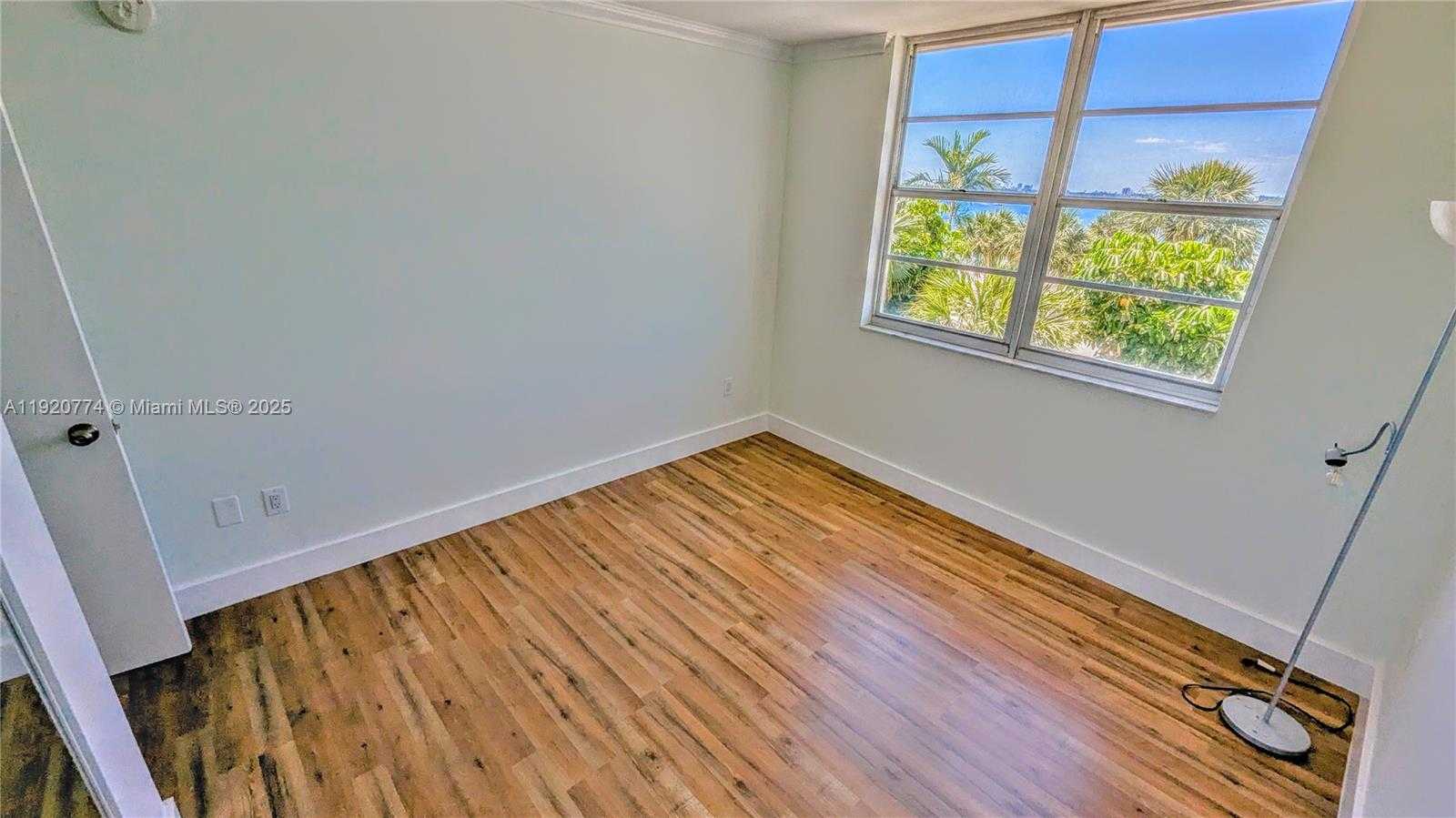 Small Image of 300 BAYVIEW DR #206, Sunny Isles Beach Number 15