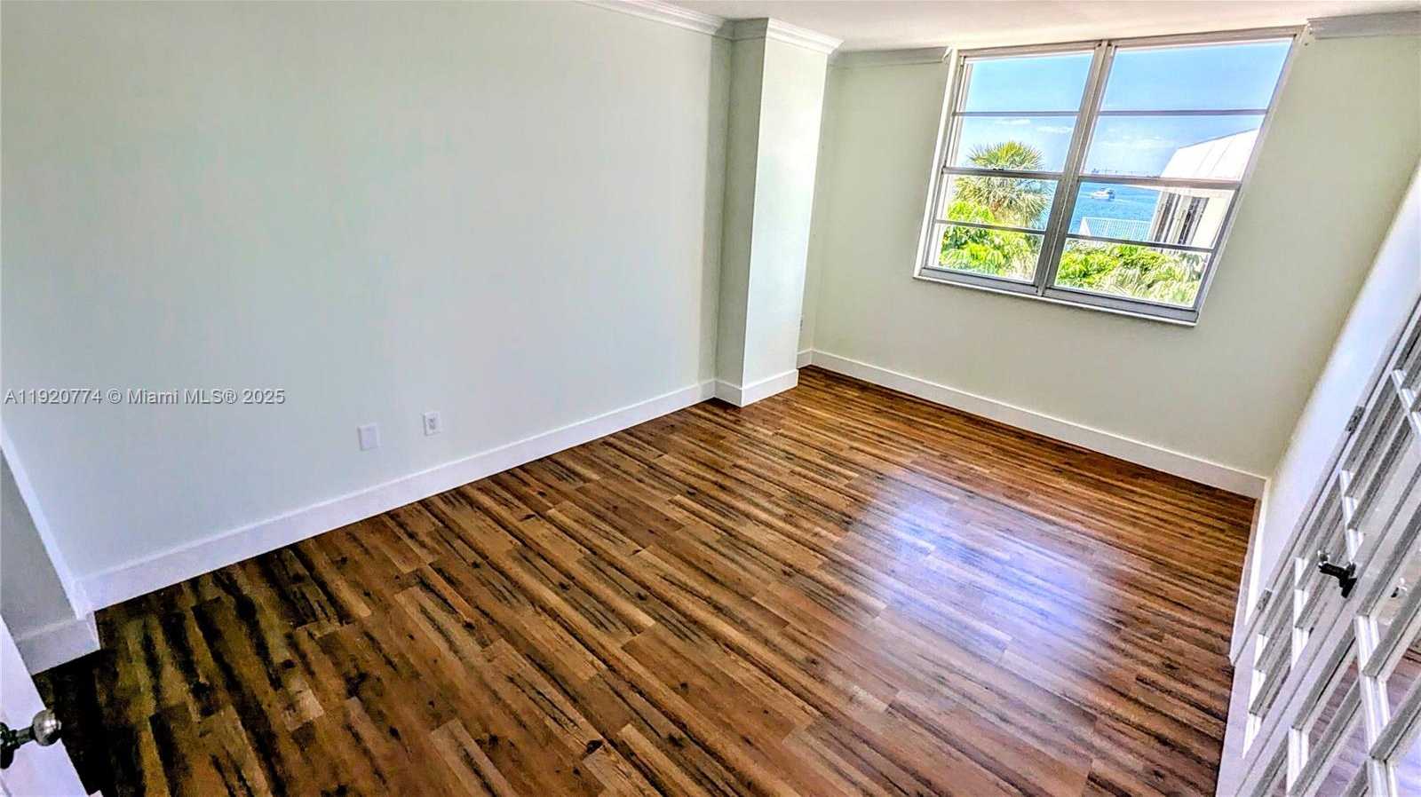 Small Image of 300 BAYVIEW DR #206, Sunny Isles Beach Number 16