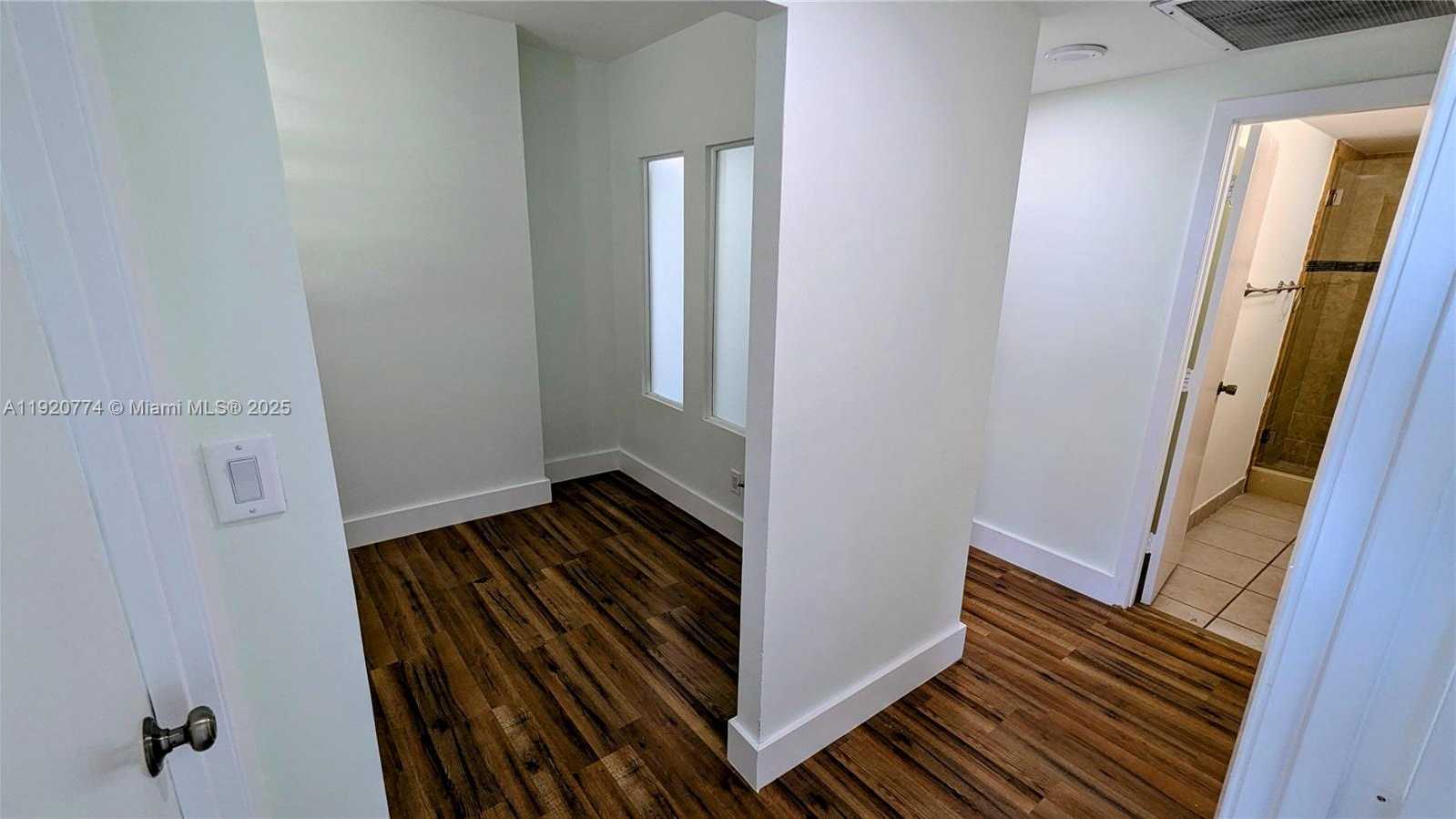 Small Image of 300 BAYVIEW DR #206, Sunny Isles Beach Number 17