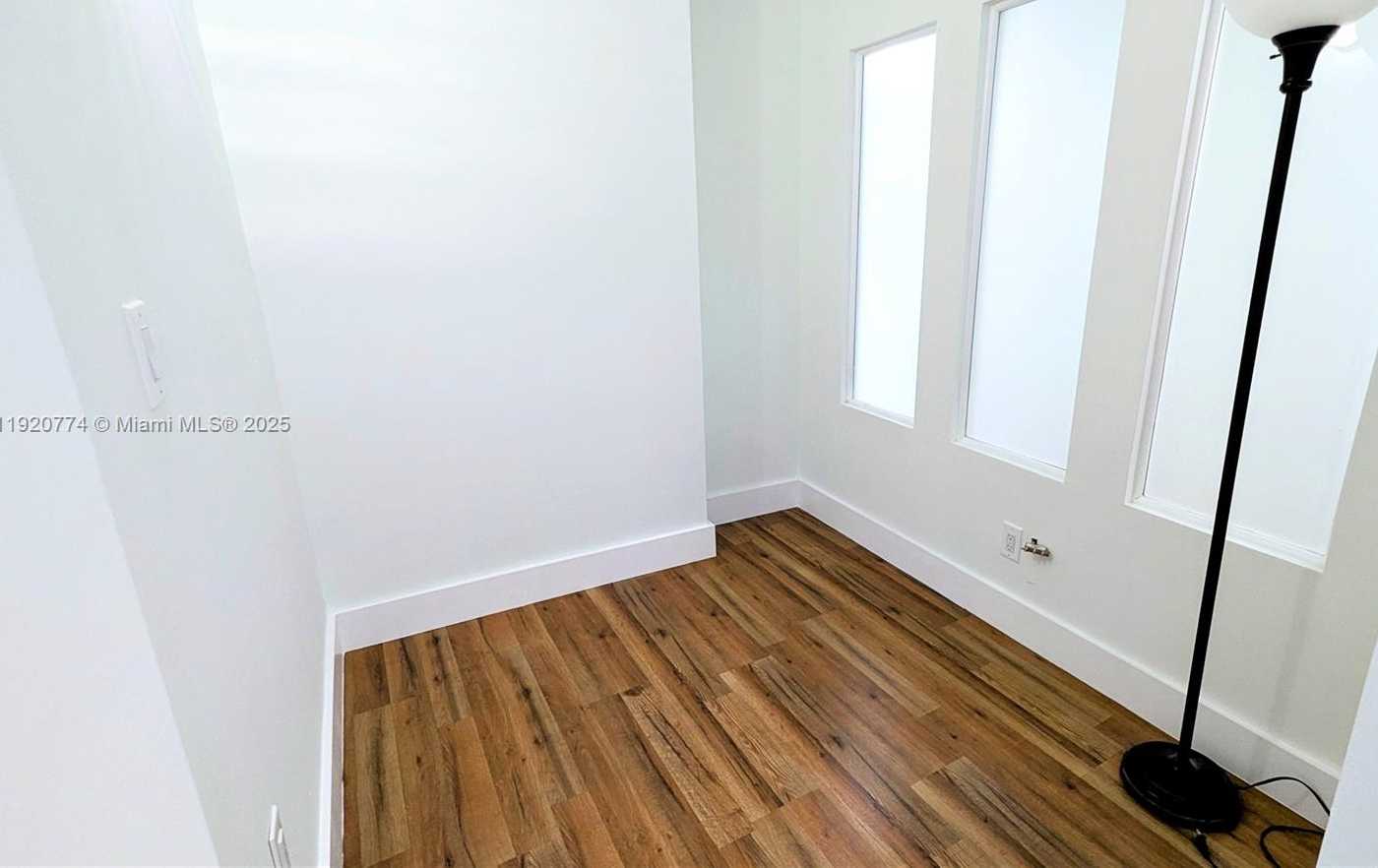 Small Image of 300 BAYVIEW DR #206, Sunny Isles Beach Number 18