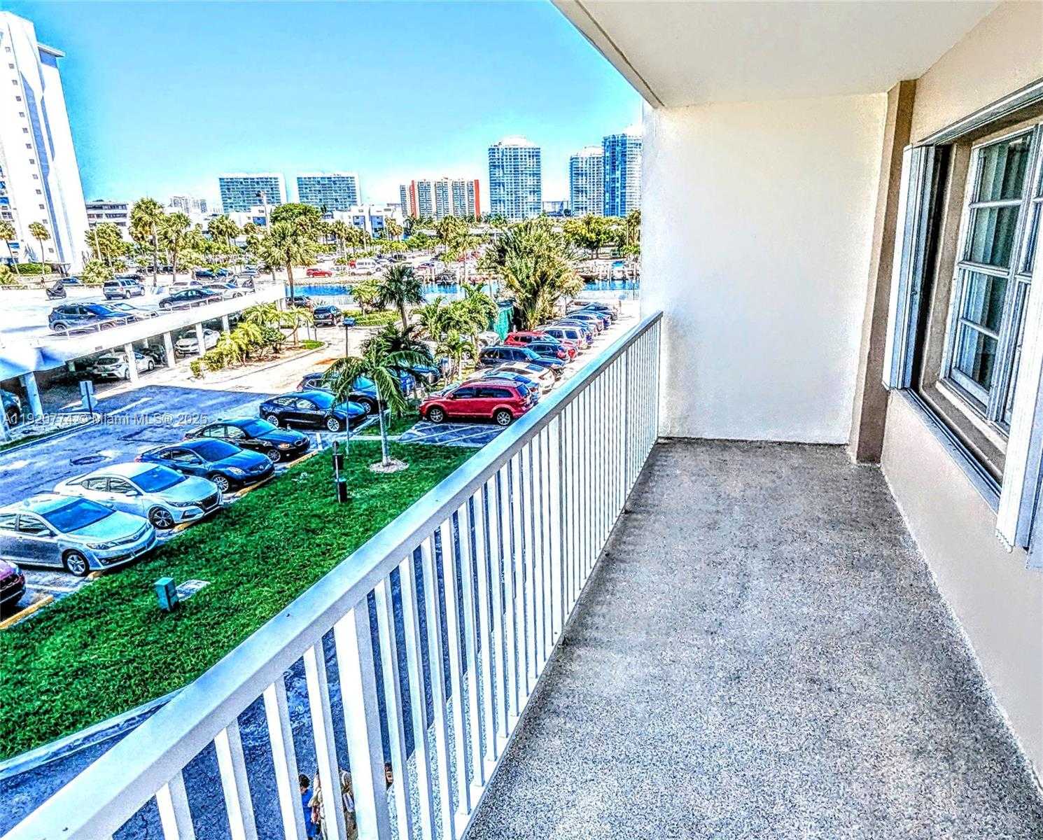 Small Image of 300 BAYVIEW DR #206, Sunny Isles Beach Number 20