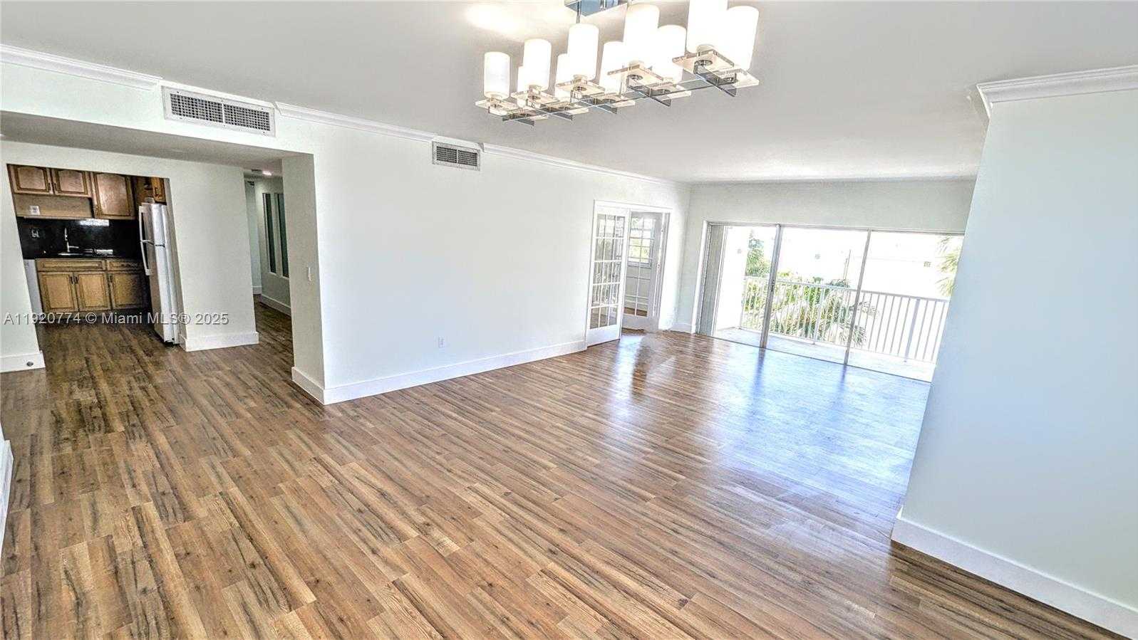 Small Image of 300 BAYVIEW DR #206, Sunny Isles Beach Number 3