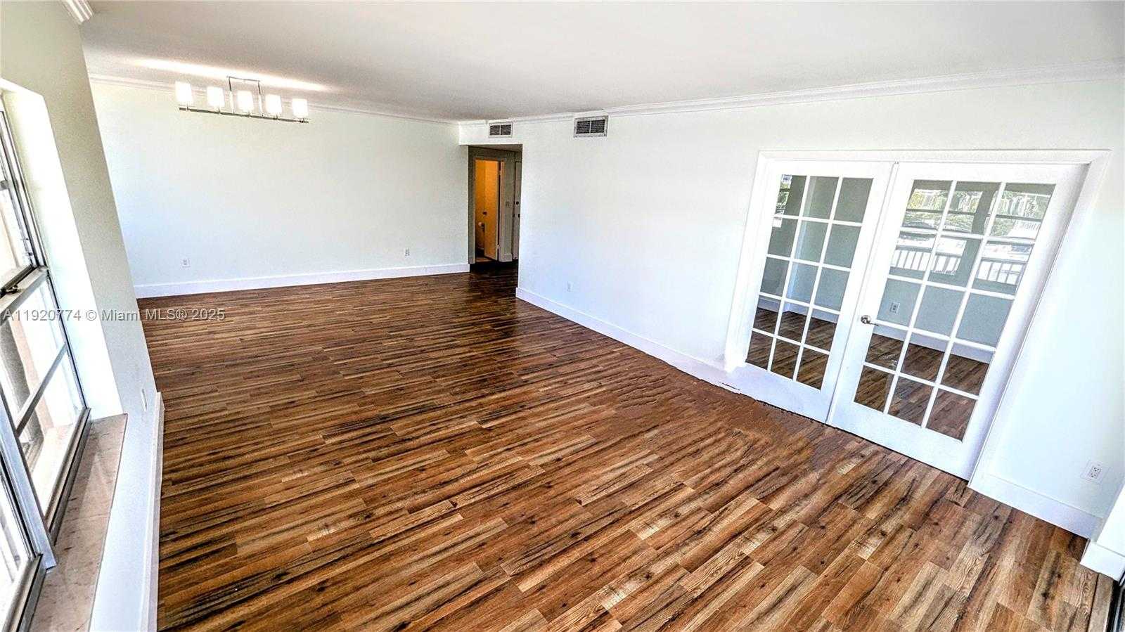 Small Image of 300 BAYVIEW DR #206, Sunny Isles Beach Number 4