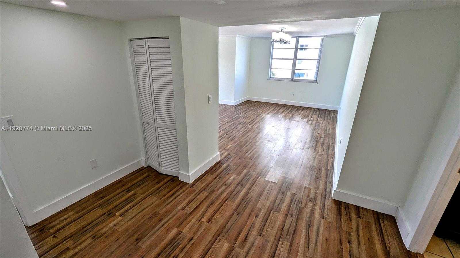 Small Image of 300 BAYVIEW DR #206, Sunny Isles Beach Number 8