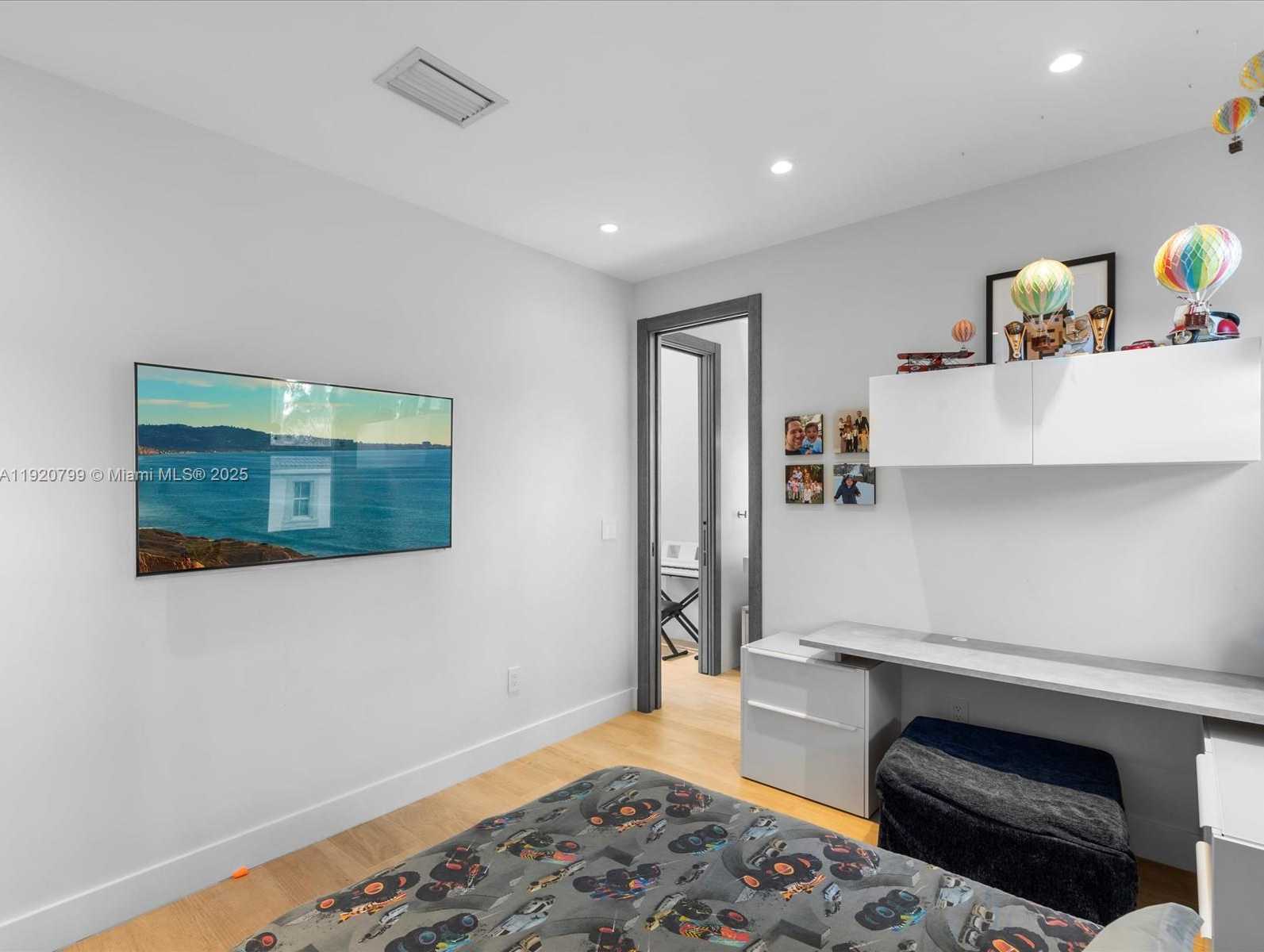 Small Image of 3753 NORTH EAST 214 ST #42, Aventura Number 34