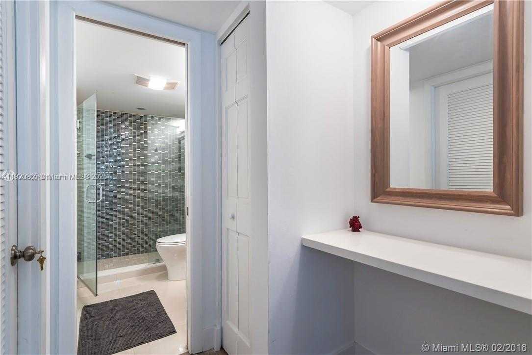 Small Image of 345 OCEAN DR #408, Miami Beach Number 13