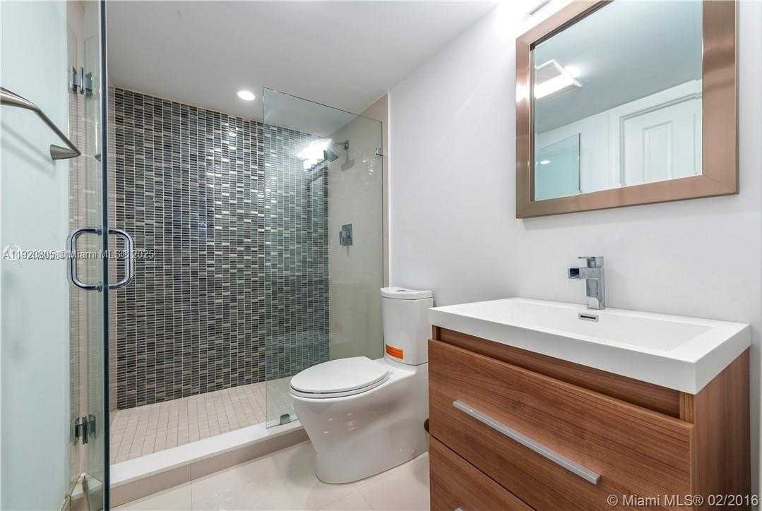 Small Image of 345 OCEAN DR #408, Miami Beach Number 14