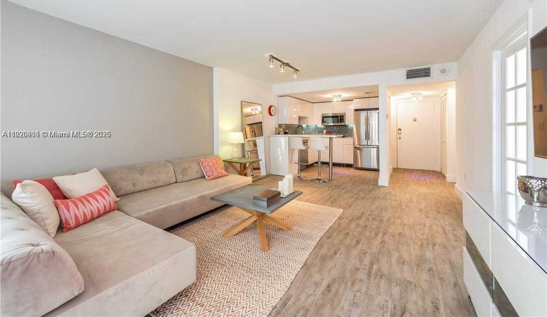 Small Image of 345 OCEAN DR #408, Miami Beach Number 5