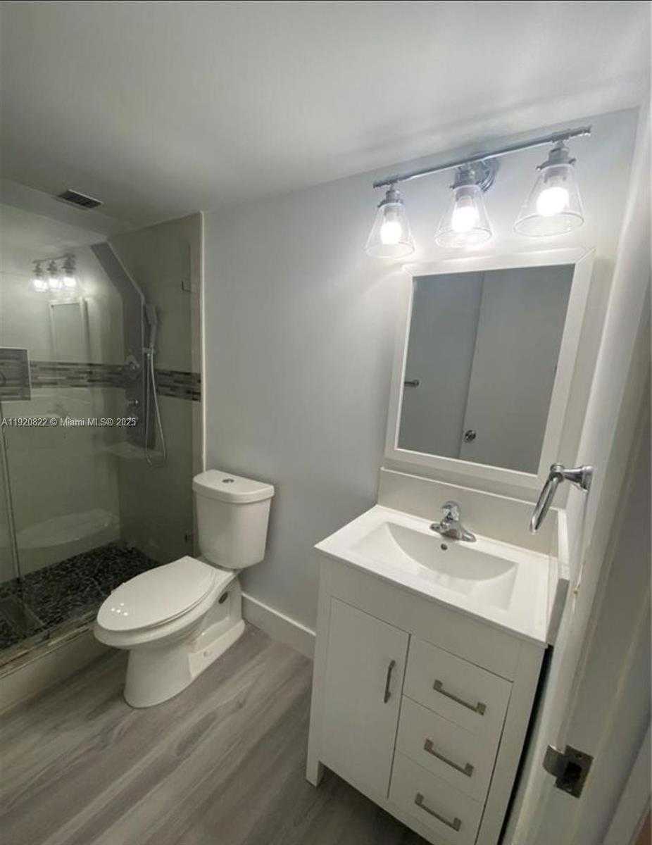 Small Image of 922 NORTH EAST 199TH ST #1D, Miami Number 13