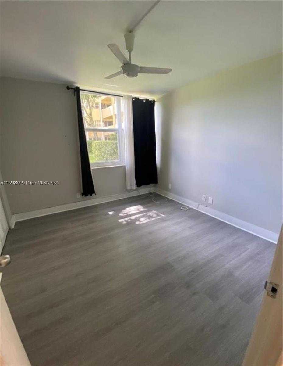 Small Image of 922 NORTH EAST 199TH ST #1D, Miami Number 14