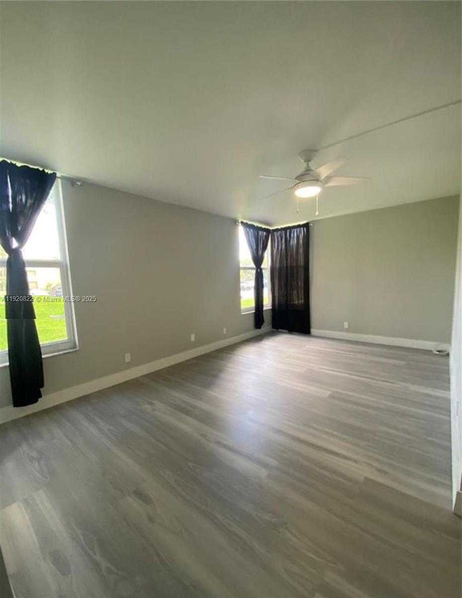 Small Image of 922 NORTH EAST 199TH ST #1D, Miami Number 18