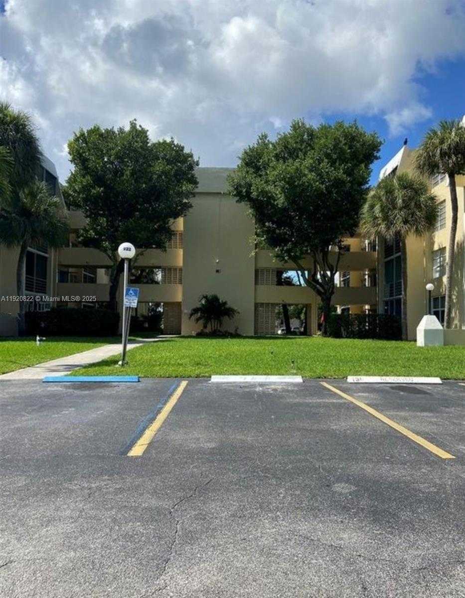 Small Image of 922 NORTH EAST 199TH ST #1D, Miami Number 3