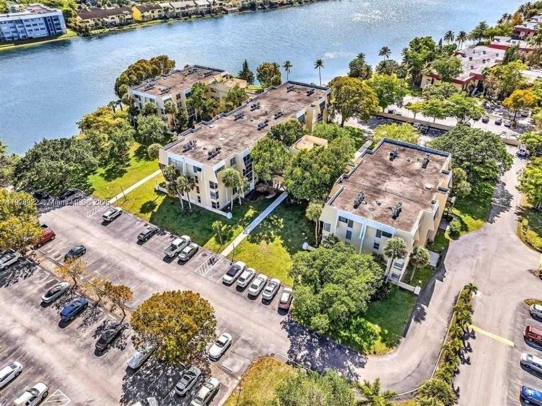 Small Image of 922 NORTH EAST 199TH ST #1D, Miami Number 4