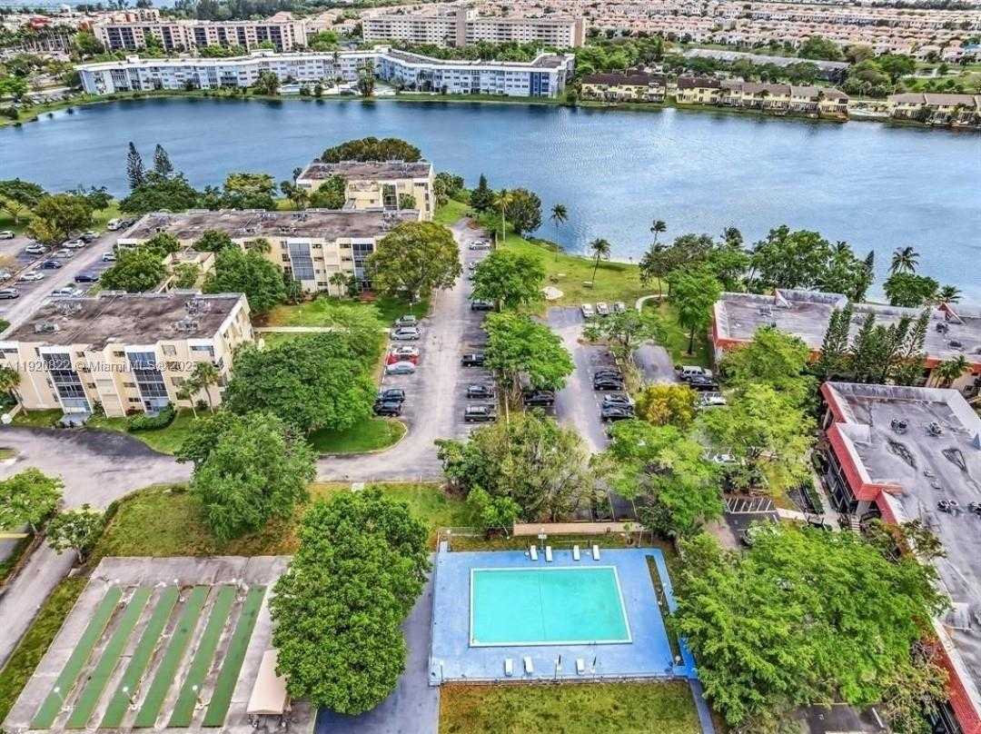 Small Image of 922 NORTH EAST 199TH ST #1D, Miami Number 5