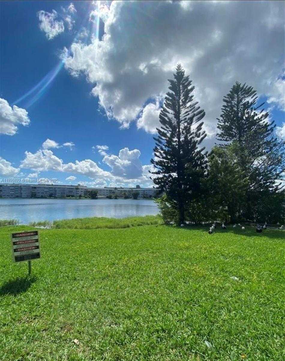 Small Image of 922 NORTH EAST 199TH ST #1D, Miami Number 7