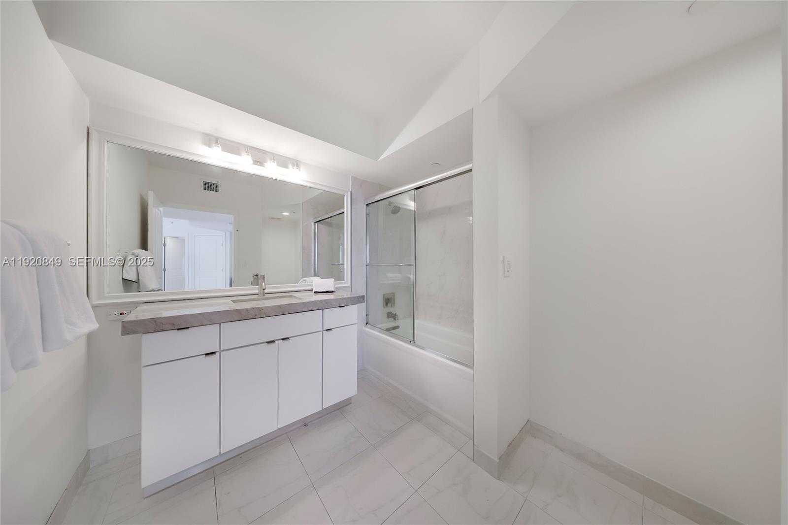 Small Image of 1330 WEST AVE #1414, Miami Beach Number 14