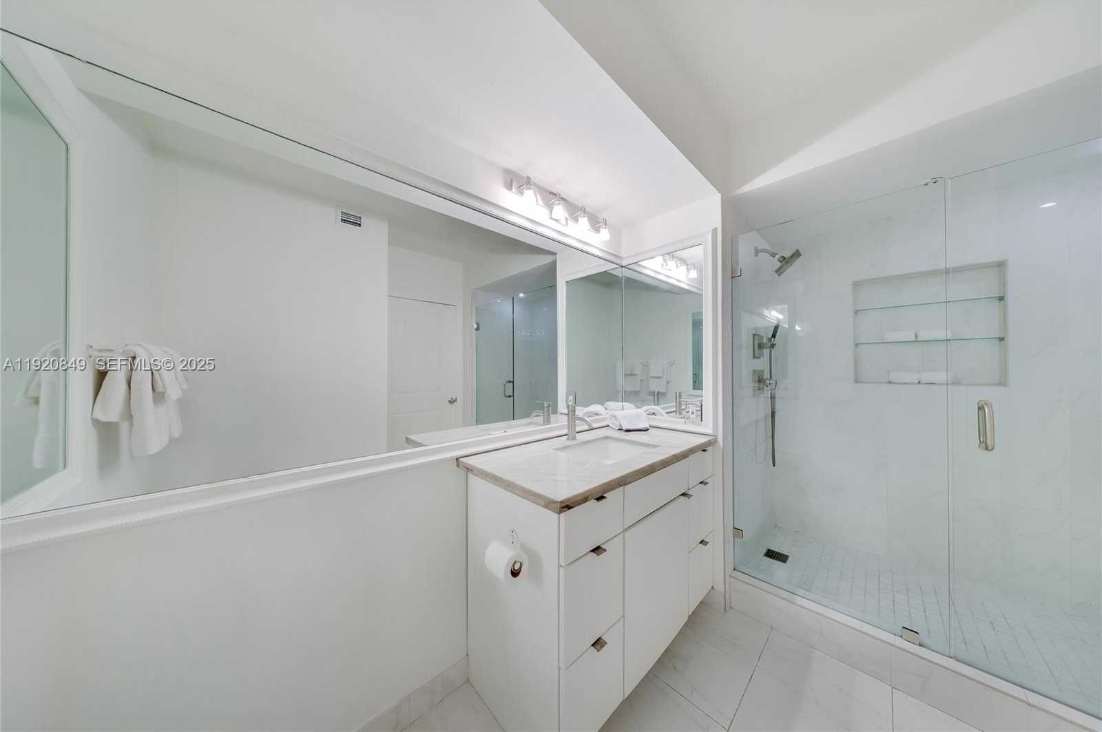 Small Image of 1330 WEST AVE #1414, Miami Beach Number 16