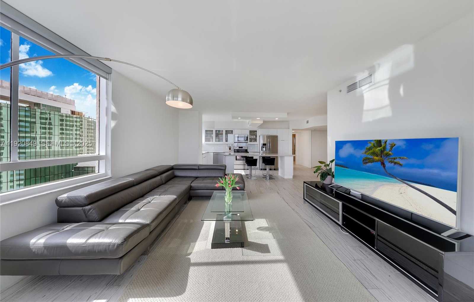 Small Image of 1330 WEST AVE #1414, Miami Beach Number 4