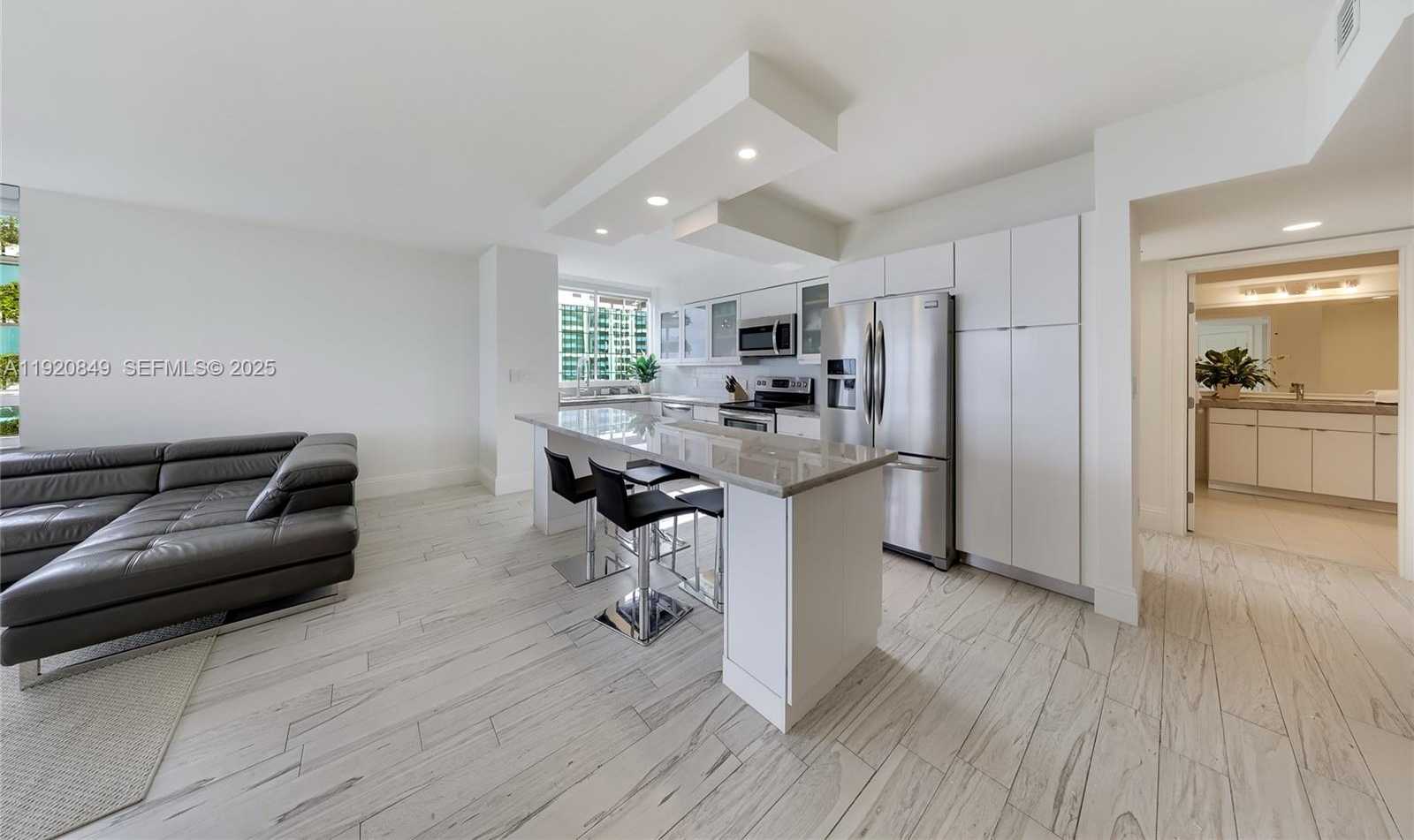 Small Image of 1330 WEST AVE #1414, Miami Beach Number 7