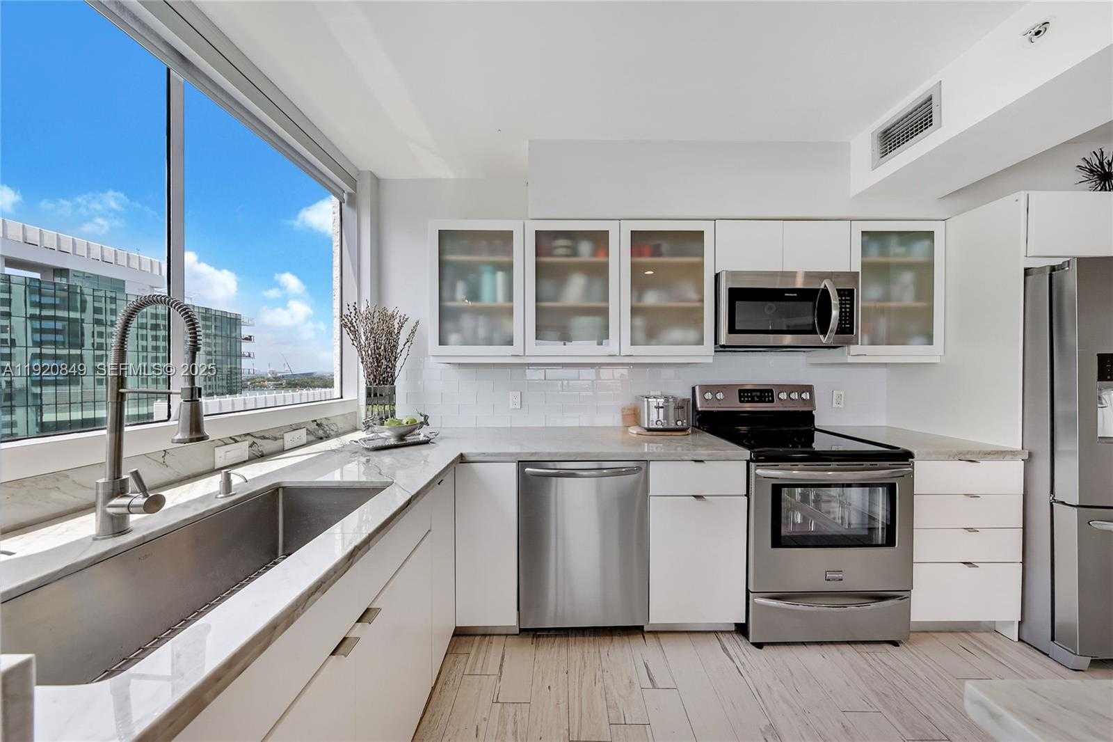 Small Image of 1330 WEST AVE #1414, Miami Beach Number 8