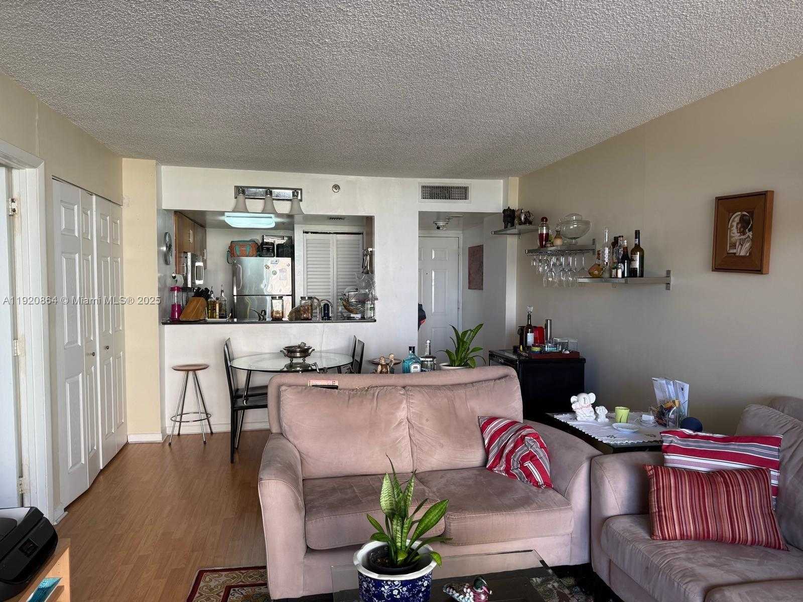 Small Image of 540 BRICKELL KEY DR #910, Miami Number 3