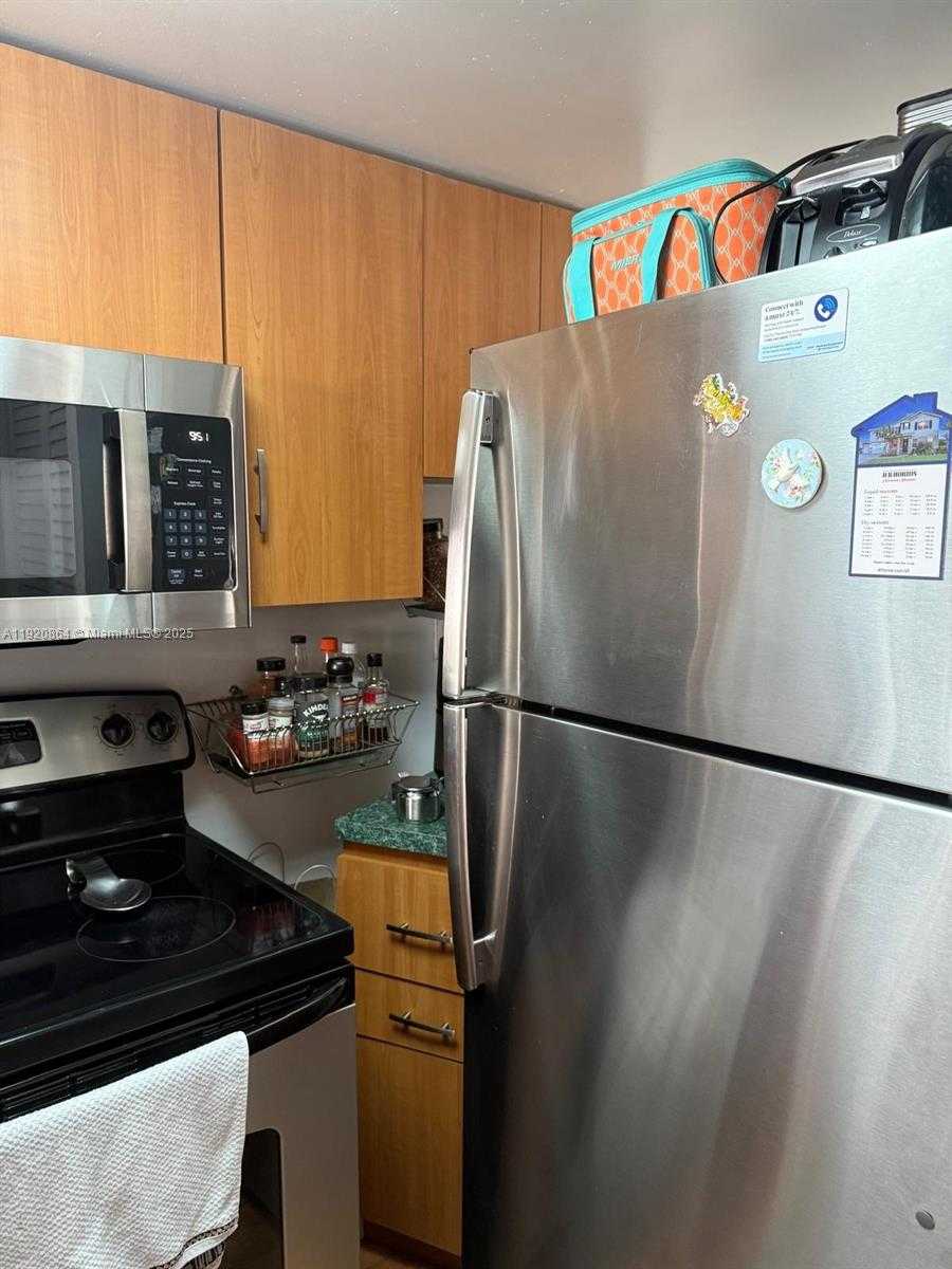 Small Image of 540 BRICKELL KEY DR #910, Miami Number 4